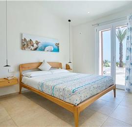 3 bedroom villa with infinity pool and jacuzzi, Scopello, sleeps 5-6